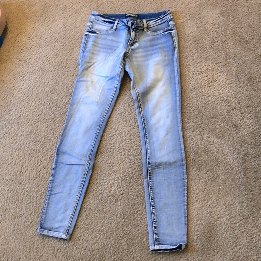Womens size 3 skinny jeans from Generra